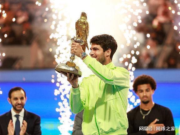 开云入口-阿昺张帅袁悦初五组团赢球，阿卡暴扫菲斯，小白菜完败丢冠