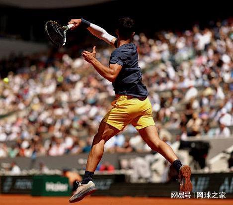 开云入口-阿昺张帅袁悦初五组团赢球，阿卡暴扫菲斯，小白菜完败丢冠