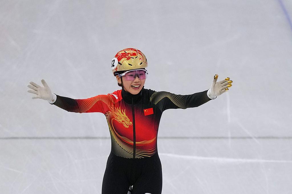 开云在线-体坛联播|中国队今日再冲两金,短道速滑追平历届最差成绩
